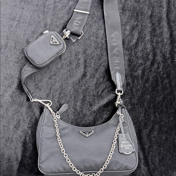 Prada Re-Edition 2005 Re-Nylon bag in black - Picture 2 of 13